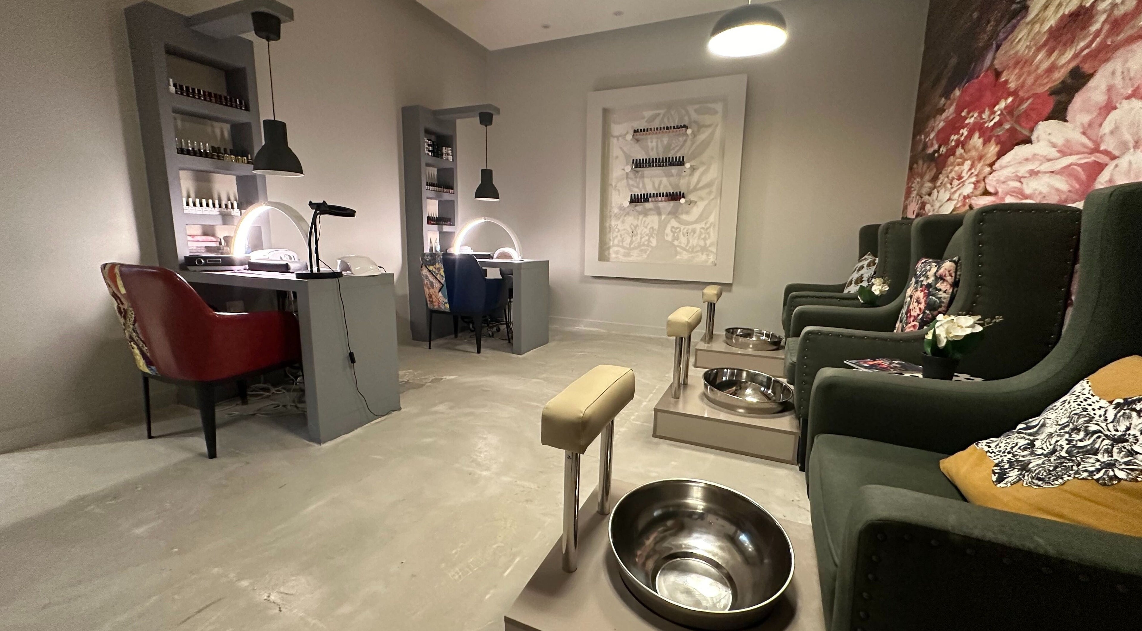 Chic interior of Purple Nail Spa Alyasmin in Riyadh offering luxurious nail and spa services.