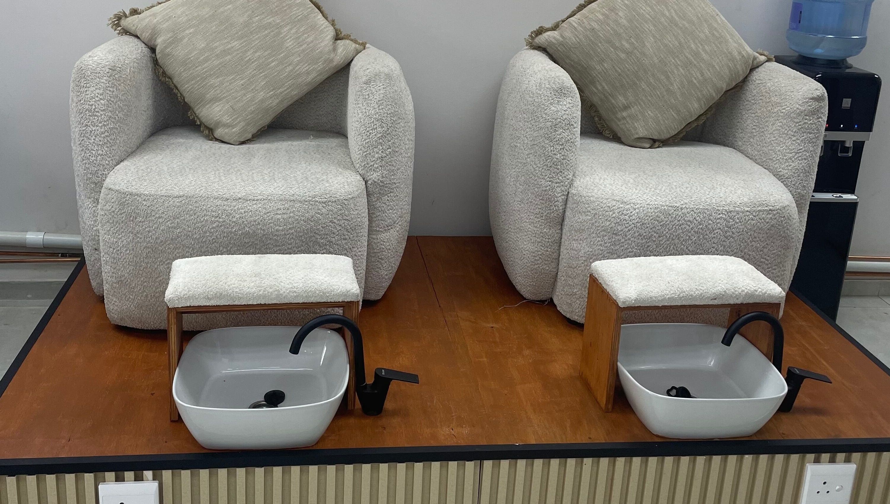 Luxxe Beauty Spot pedicure chairs in Roodepoort, Gauteng, ZA with plush seating and foot basins.