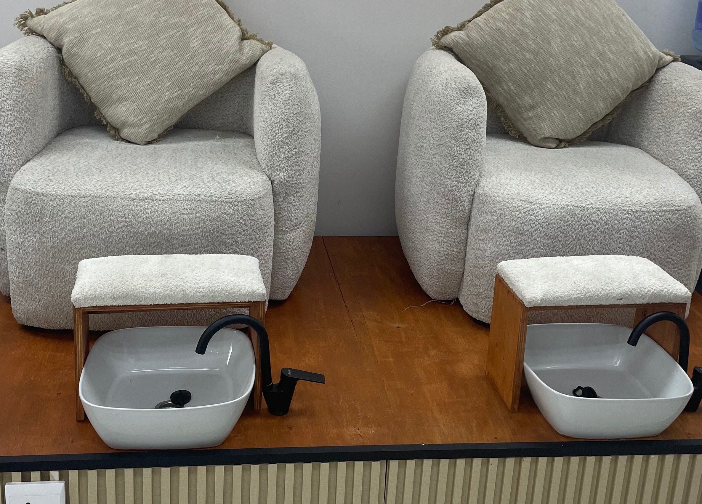 Luxxe Beauty Spot pedicure chairs in Roodepoort, Gauteng, ZA with plush seating and foot basins.