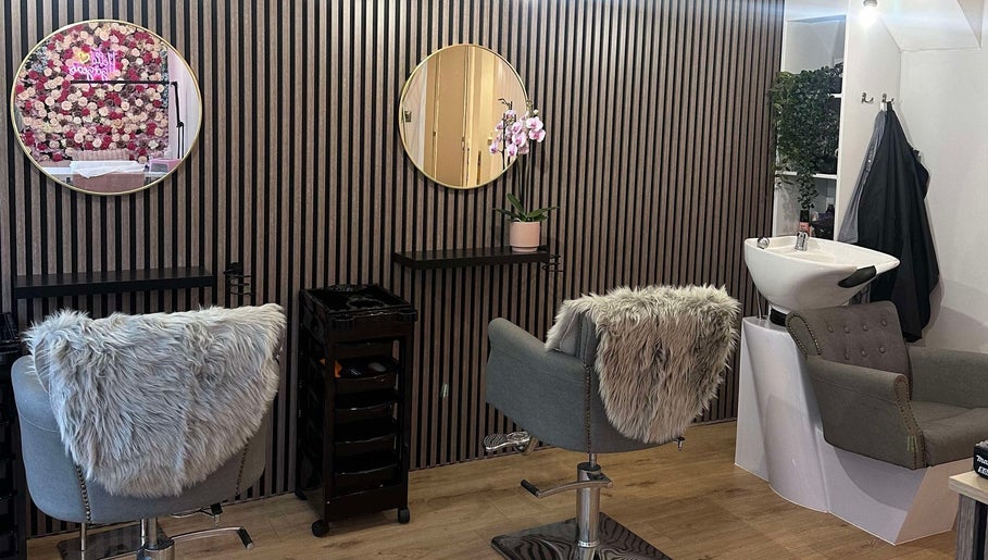 Madisons Hair and Beauty Salon afbeelding 1