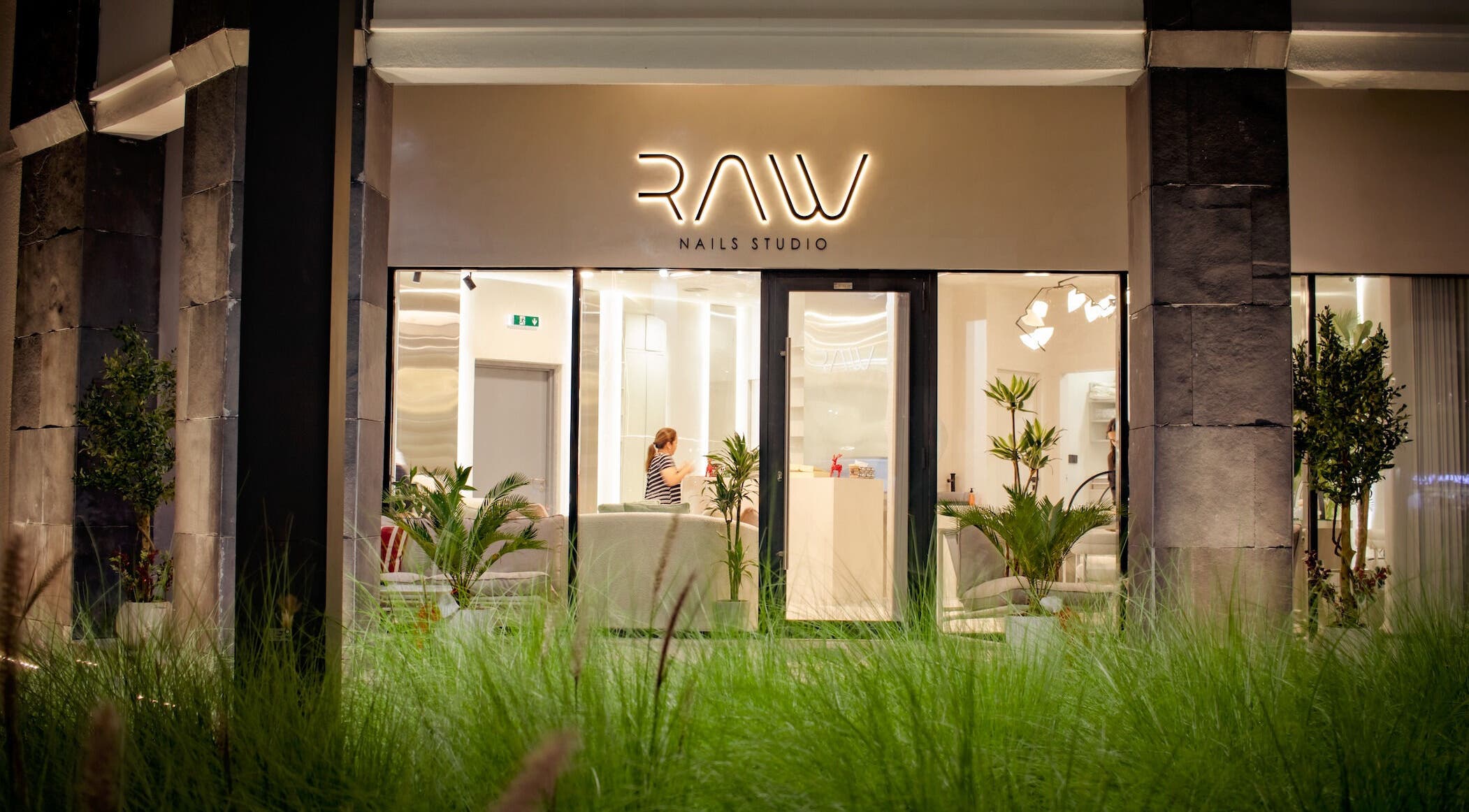 Front view of Raw Nails Studio with illuminated sign, located in دبي, دبي, AE.