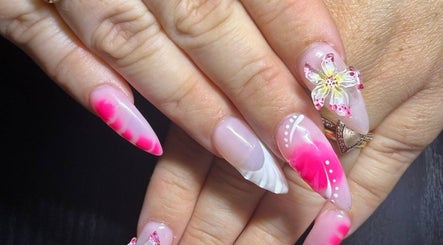 Sparkling Beauty image 2