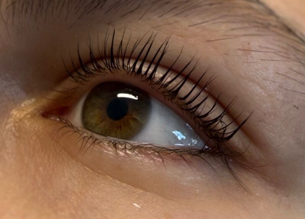 Sublime extension de cils chez Only Beauty, Saint-aubin, Neuchâtel, CH.