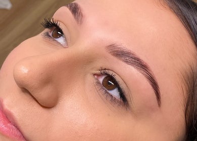 Perfectly shaped eyebrows at By Paras in Carindale, Queensland, AU, highlighting beauty and precision.