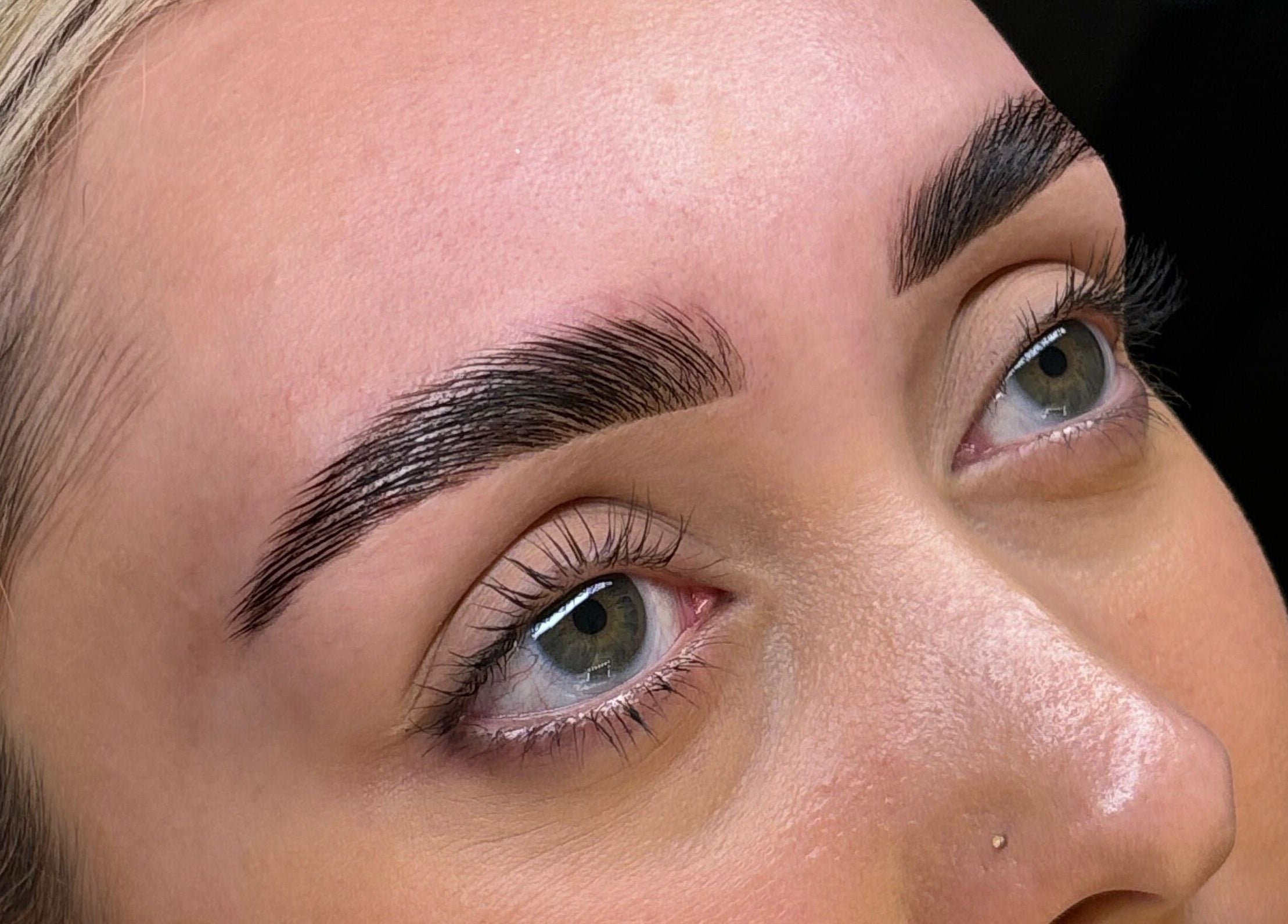 Flawlessly groomed eyebrows at By Paras, Carindale, Queensland, AU showcasing precise beauty care.