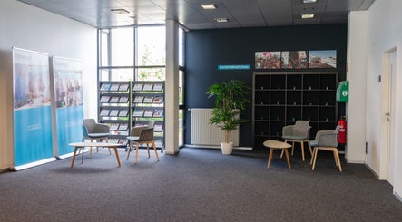 Bright lounge area at Digital Arts & Entertainment, Kortrijk, Vlaams Gewest, BE with modern chairs and decor.