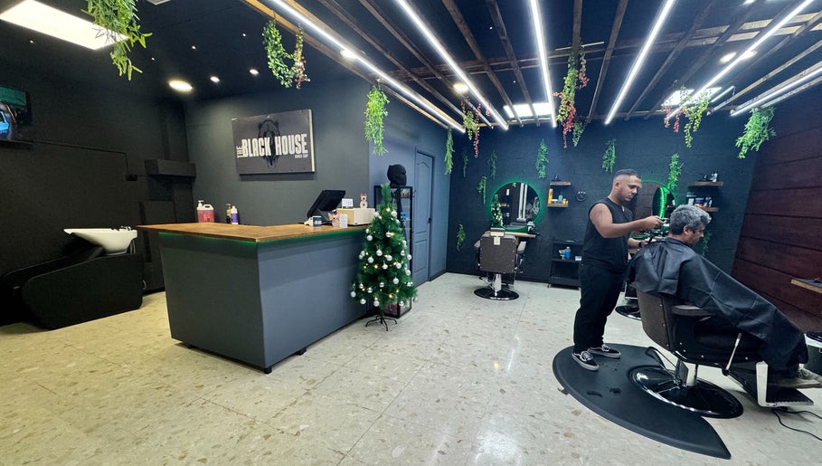 THE BLACK HOUSE Barber Shop изображение 1