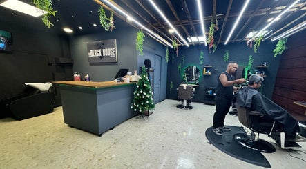 THE BLACK HOUSE Barber Shop