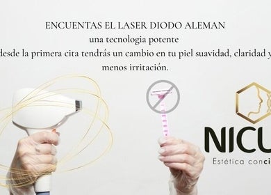 Mano sosteniendo láser en NICUA Estetica Con.ciencia, belleza avanzada en Bogotá, Bogotá, CO.