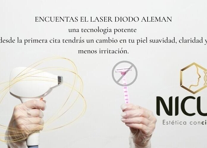 Mano sosteniendo láser en NICUA Estetica Con.ciencia, belleza avanzada en Bogotá, Bogotá, CO.