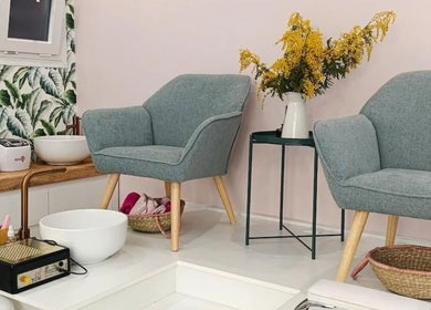 Espacio acogedor para manicuras en Trendy y Nails Poble Sec, Barcelona, Catalunya, ES.