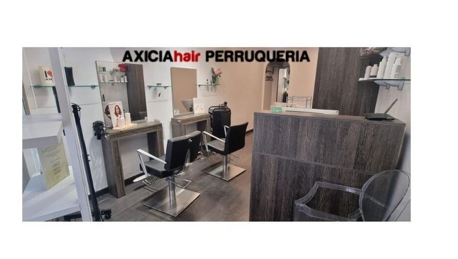 Interior de Axici Ahair Perruqueria en Barcelona, Catalunya, ES, mostrando elegancia y comodidad.