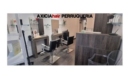 Interior de Axici Ahair Perruqueria en Barcelona, Catalunya, ES, mostrando elegancia y comodidad.