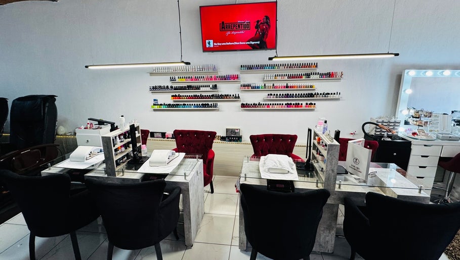 Elegant nail salon setup at Ajijic Nails Salón in Ajijic, Jalisco, MX, featuring manicured stations and vibrant polishes.
