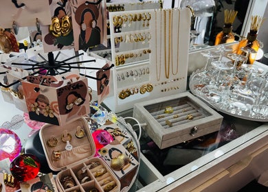 Elegant jewelry display at Ajijic Nails Salón in Ajijic, Jalisco, MX featuring gold earrings and rings.