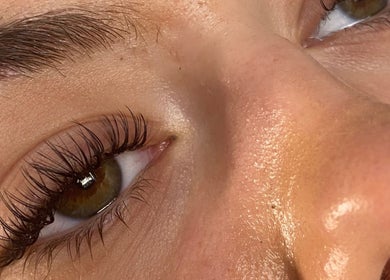 Close-up of perfectly curled lashes at Adoré Studio, Hatfield, England, GB, showcasing refined beauty.