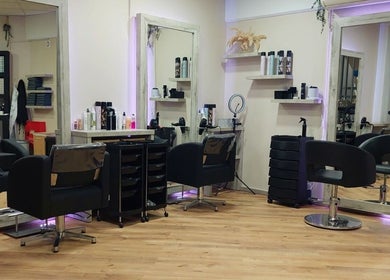 Άνετο σαλόνι στο Soho Hair Style & Nails, Λάρισα, GR, με σύγχρονο styling περιοχή.