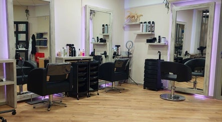 Άνετο σαλόνι στο Soho Hair Style & Nails, Λάρισα, GR, με σύγχρονο styling περιοχή.