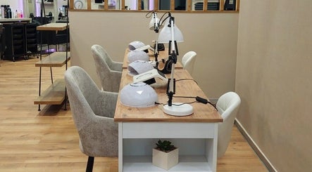 Μοντέρνος χώρος μανικιούρ στο Soho Hair Style & Nails, Λάρισα, GR.