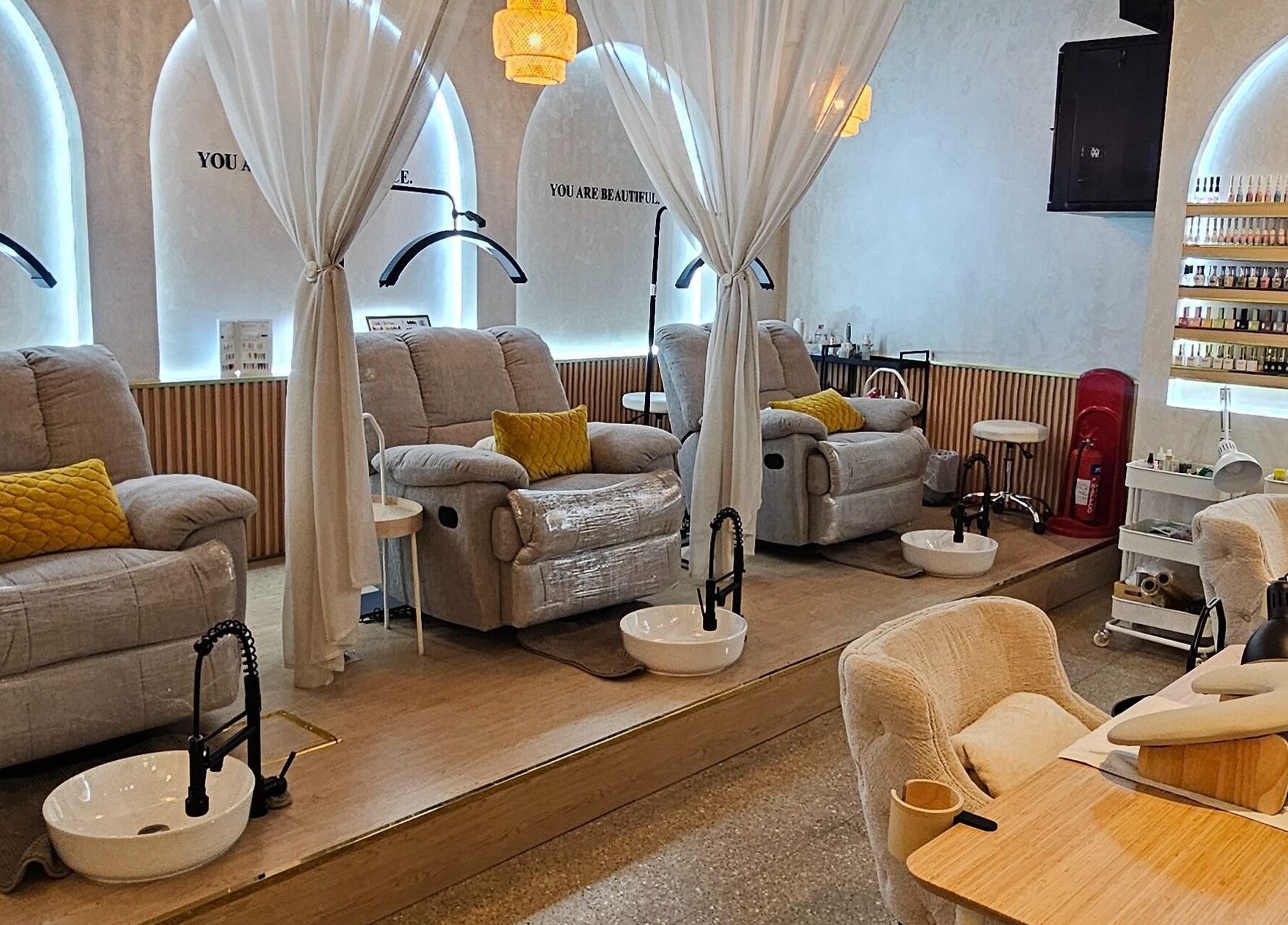 Luxurious seating at Lumina Nail & Lash Salon, الدوحة, بلدية الدوحه, QA. A serene setting with plush chairs.