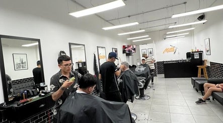 Curly's Barber, bilde 3