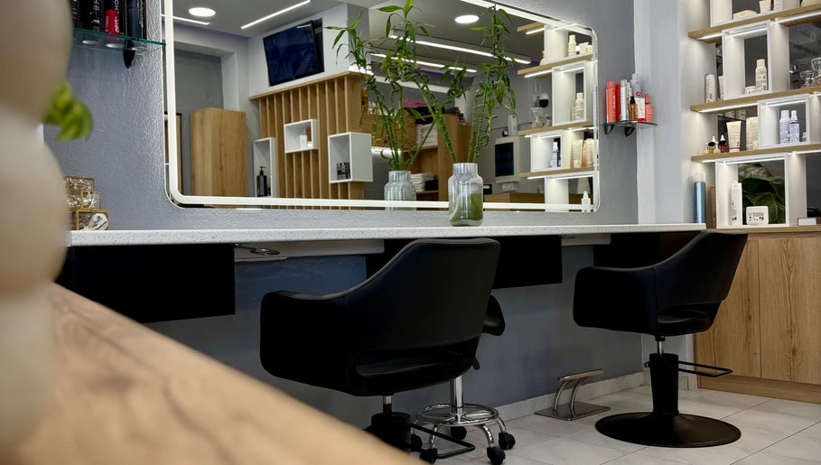 Ds Hairstudio Est. 2022 imagem 1