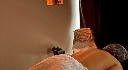 Moonlightmassage image 2