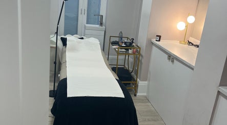 Milla B. Lash & Brows Studio - 99 King's Rd, London SW3 4PA, United ...