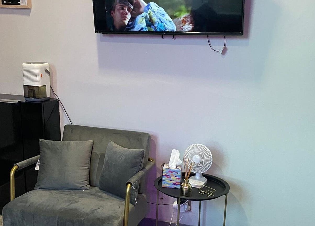 Relaxing reception area at The Lash Studio (Aberdeen) @ PHATT FUSION, Aberdeen, Scotland, GB with modern decor.