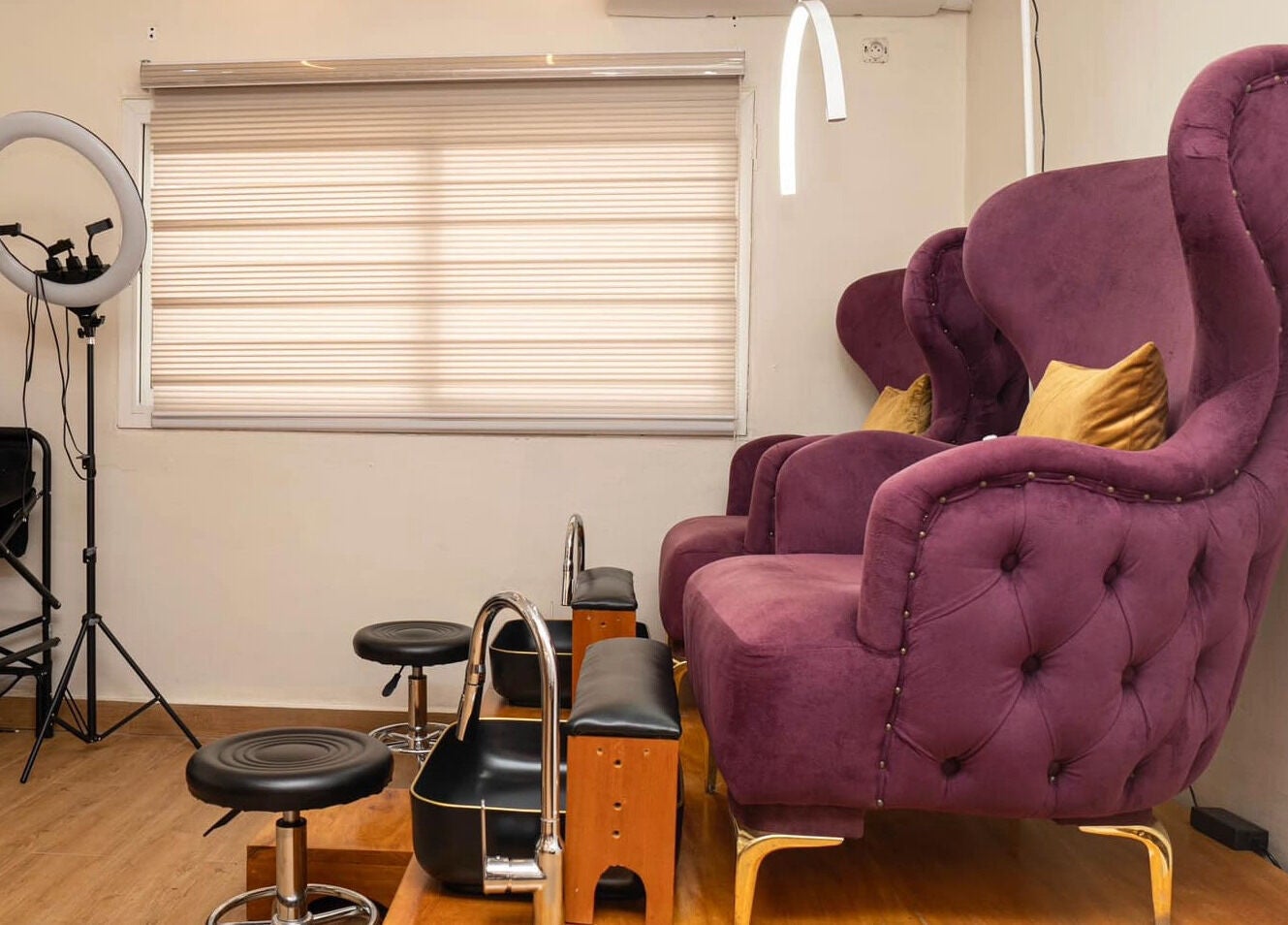 Fauteuil luxueux à Nature Divine Beauty & Spa, Douala, Région Du Littoral, CM, idéal pour détente et soins.