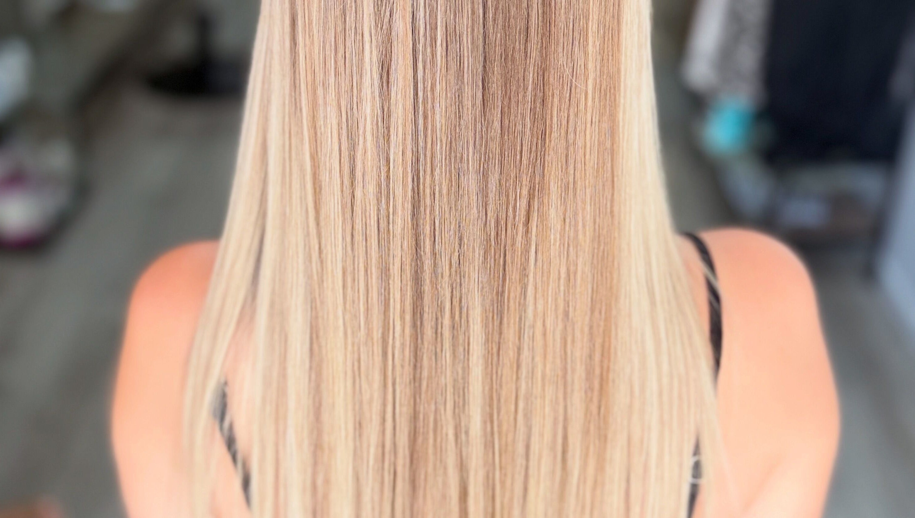 Cabelo loiro liso e saudável no salão twoBeauty, Forte Da Casa, Lisboa, PT.