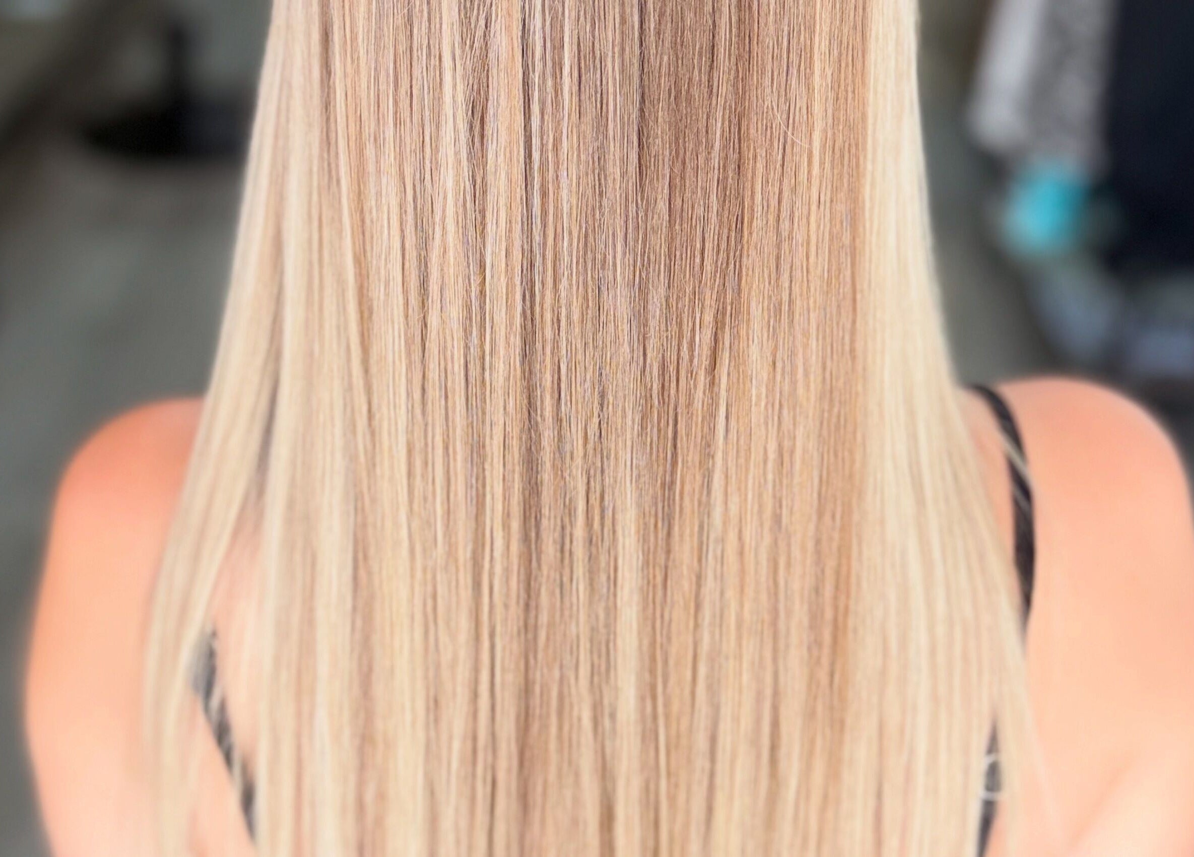 Cabelo loiro liso e saudável no salão twoBeauty, Forte Da Casa, Lisboa, PT.