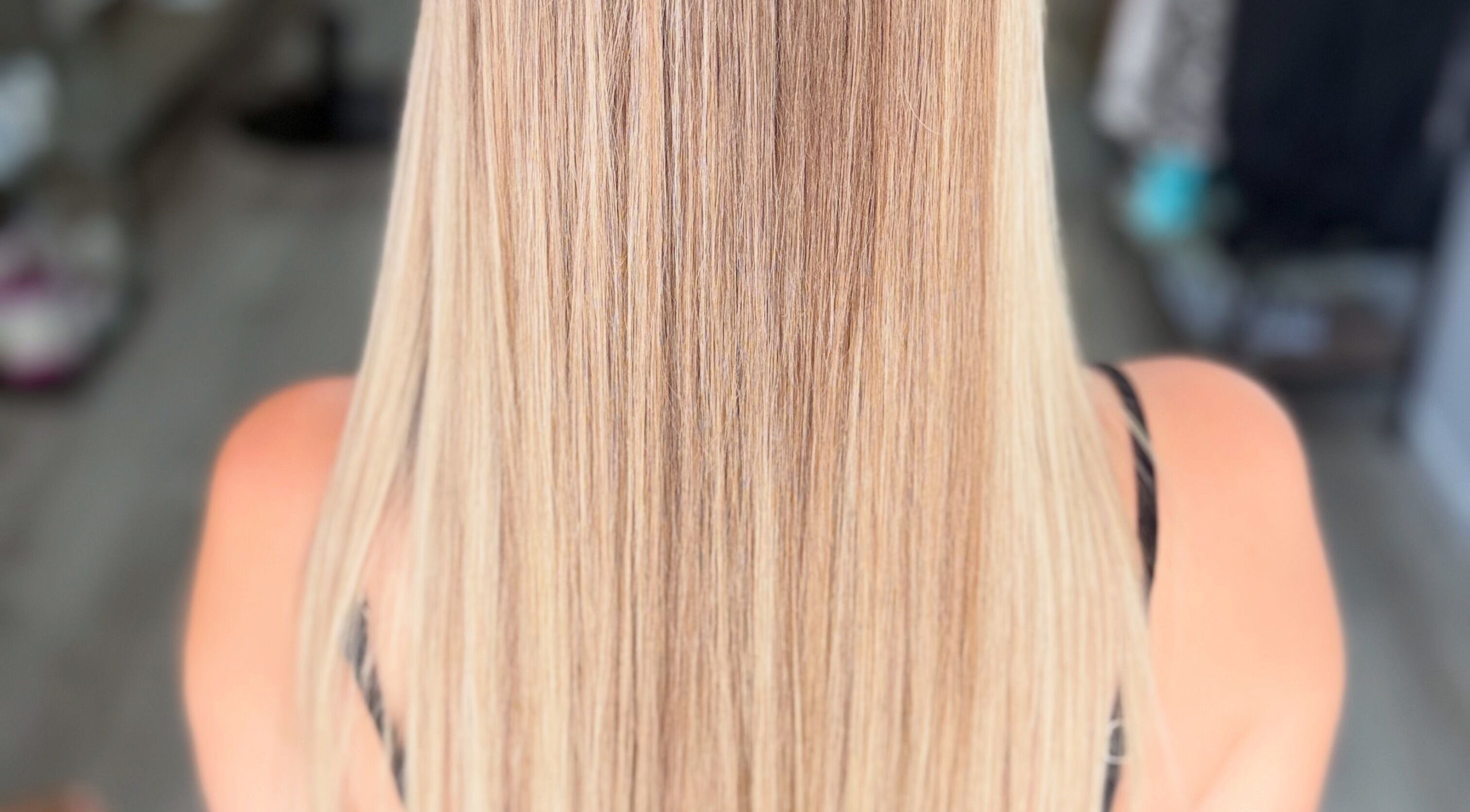 Cabelo loiro liso e saudável no salão twoBeauty, Forte Da Casa, Lisboa, PT.