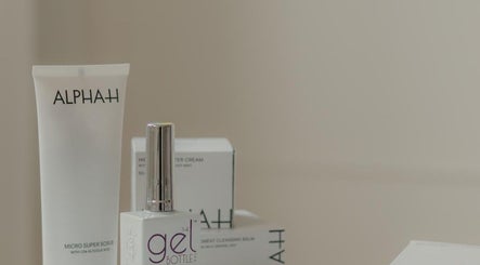 Verzorgingsproducten bij Be You Beautysalon Gorinchem, Zuid-holland, NL voor ultieme schoonheidsbehandeling.