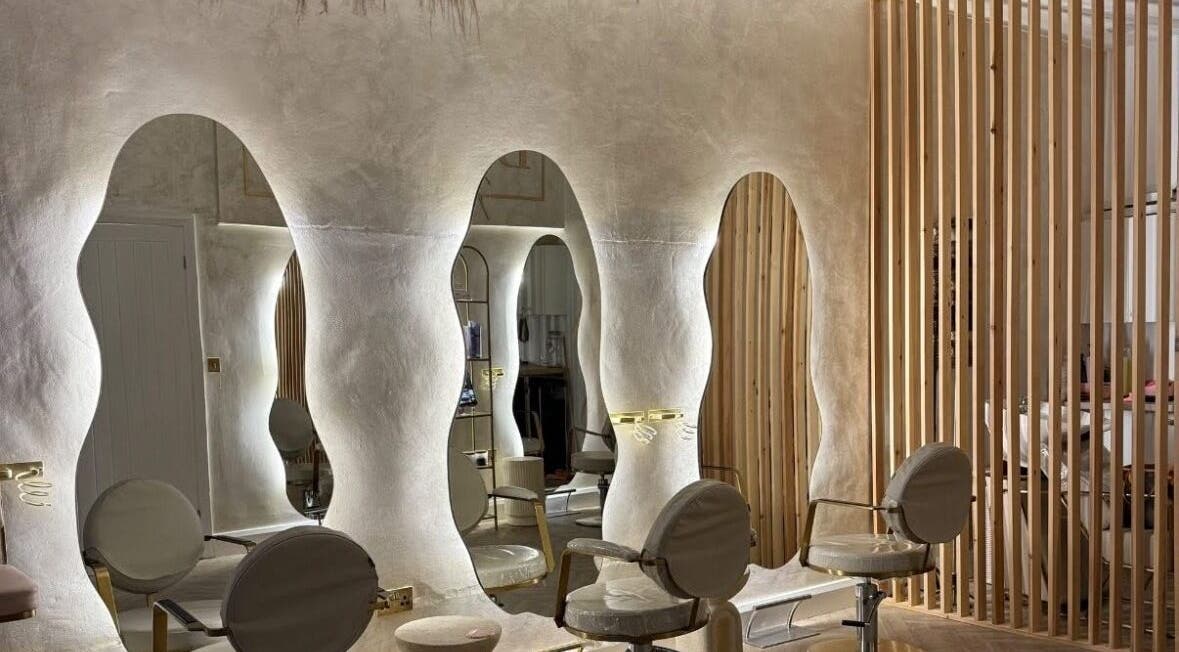 Stylish beauty salon interior at 𝓜𝓐𝓝𝓔 𝓐𝓣𝓣𝓡𝓐𝓒𝓣𝓘𝓞𝓝, Gateshead, England, GB with unique curved mirrors.