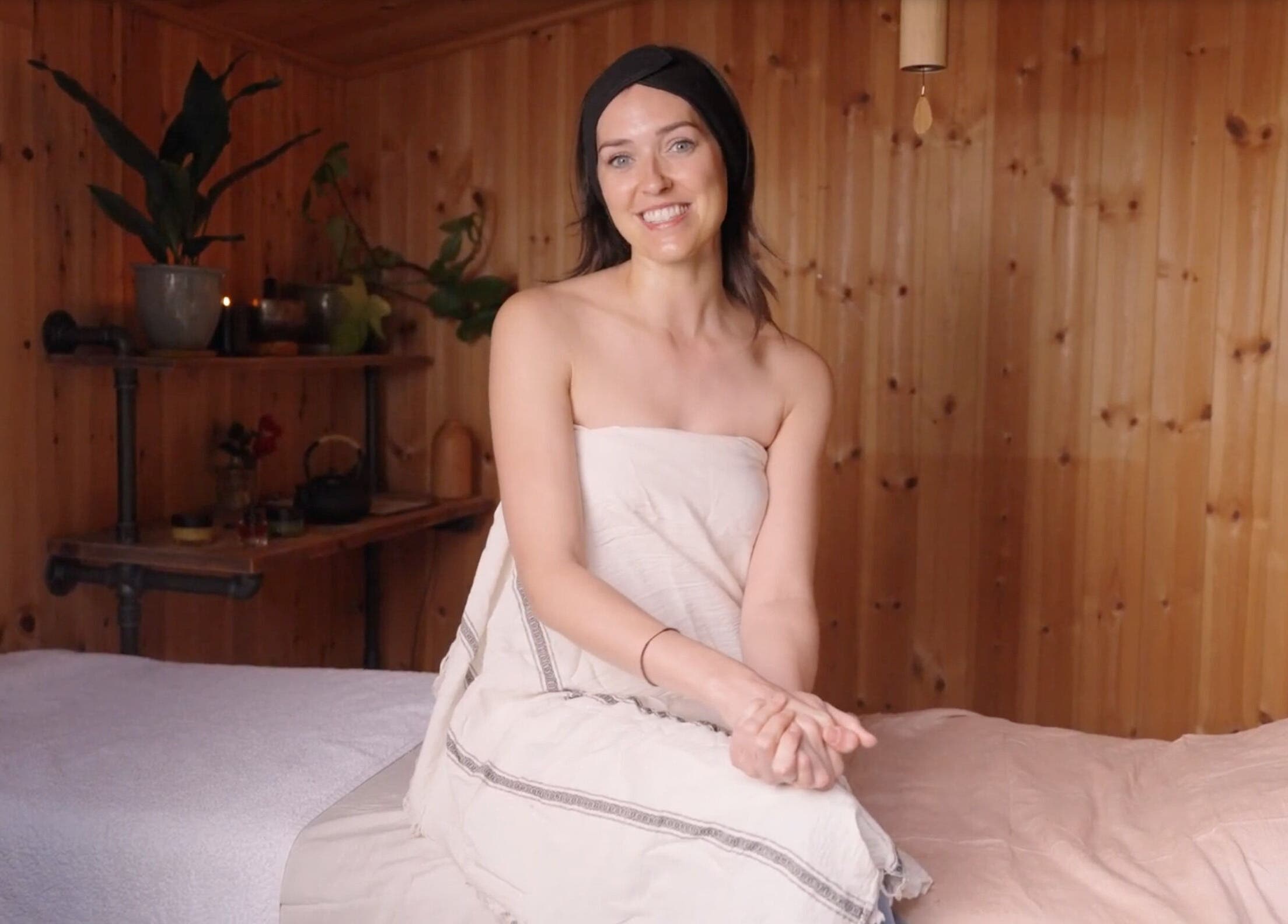 Relaxing wellness setting at Star Seed + Yoga With Nics, Clapham in London, England, GB with soft lighting and decor.