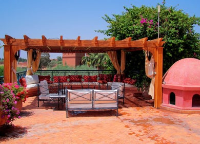 Charming oasis at Star Seed + Violet Stopford Retreat Popup in London, England, GB with lush greenery and seating.