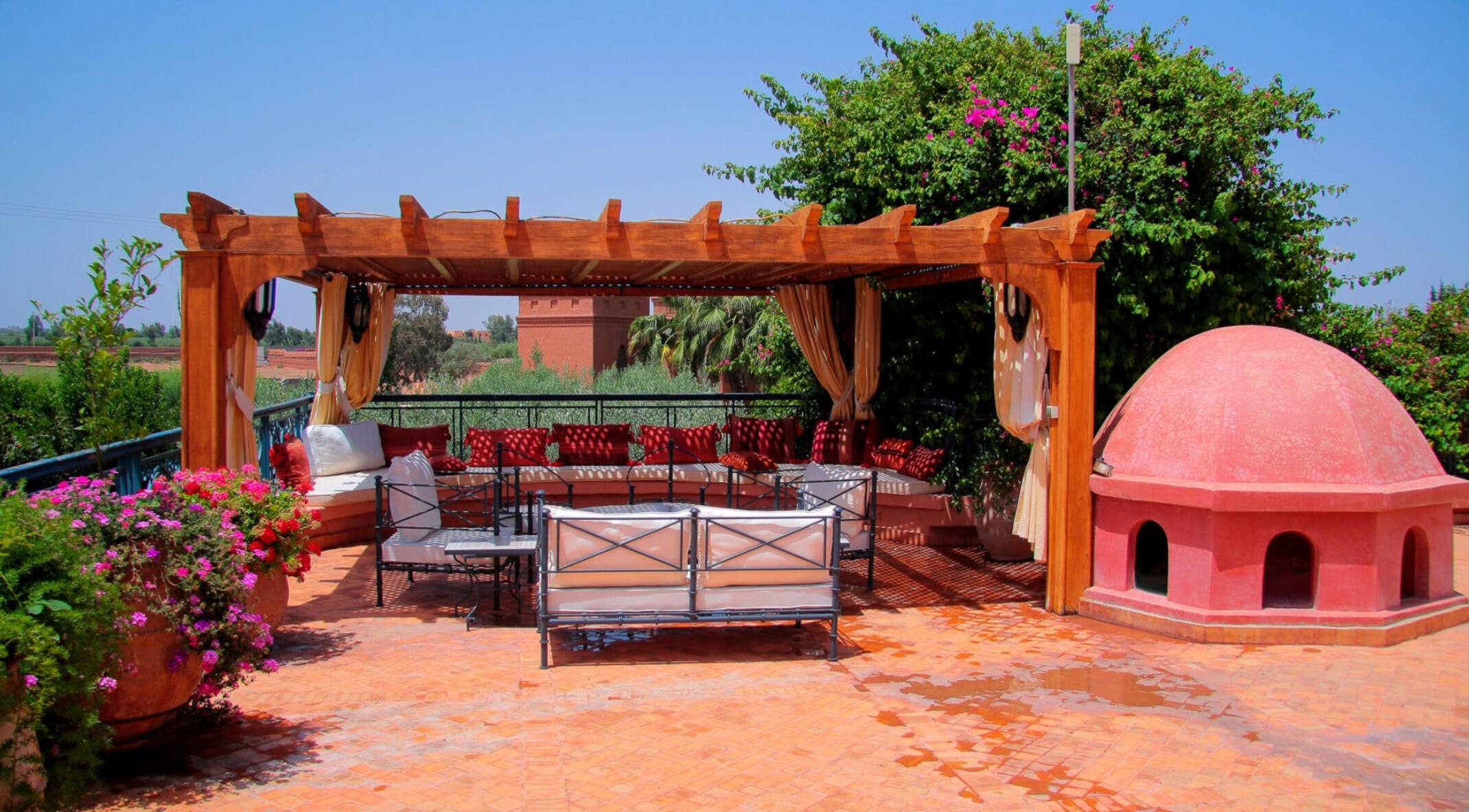 Charming oasis at Star Seed + Violet Stopford Retreat Popup in London, England, GB with lush greenery and seating.