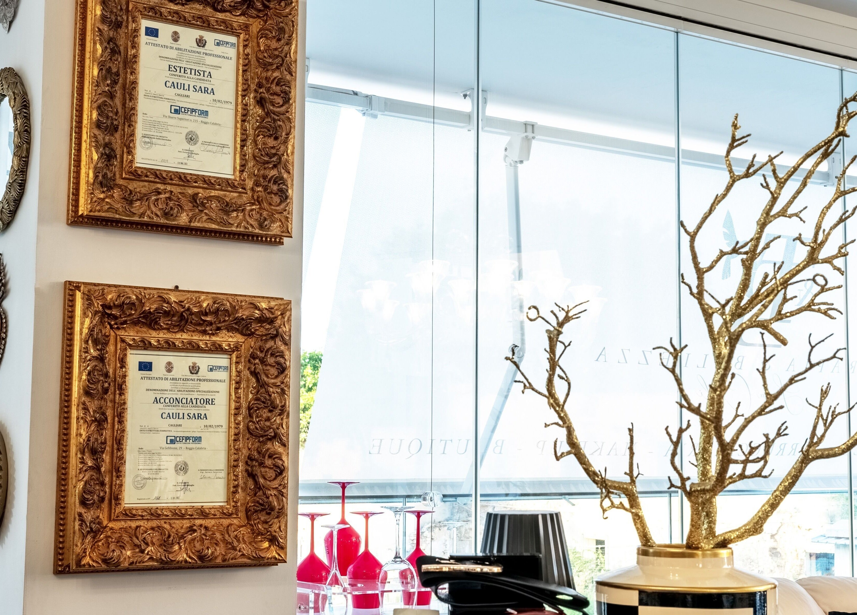 Certificati incorniciati a Terapia & Bellezza di Sara Cauli, Cagliari, Cagliari, IT.