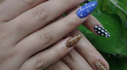 Yuri nails image 2