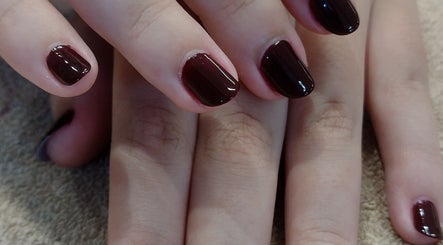 Yuri nails image 3