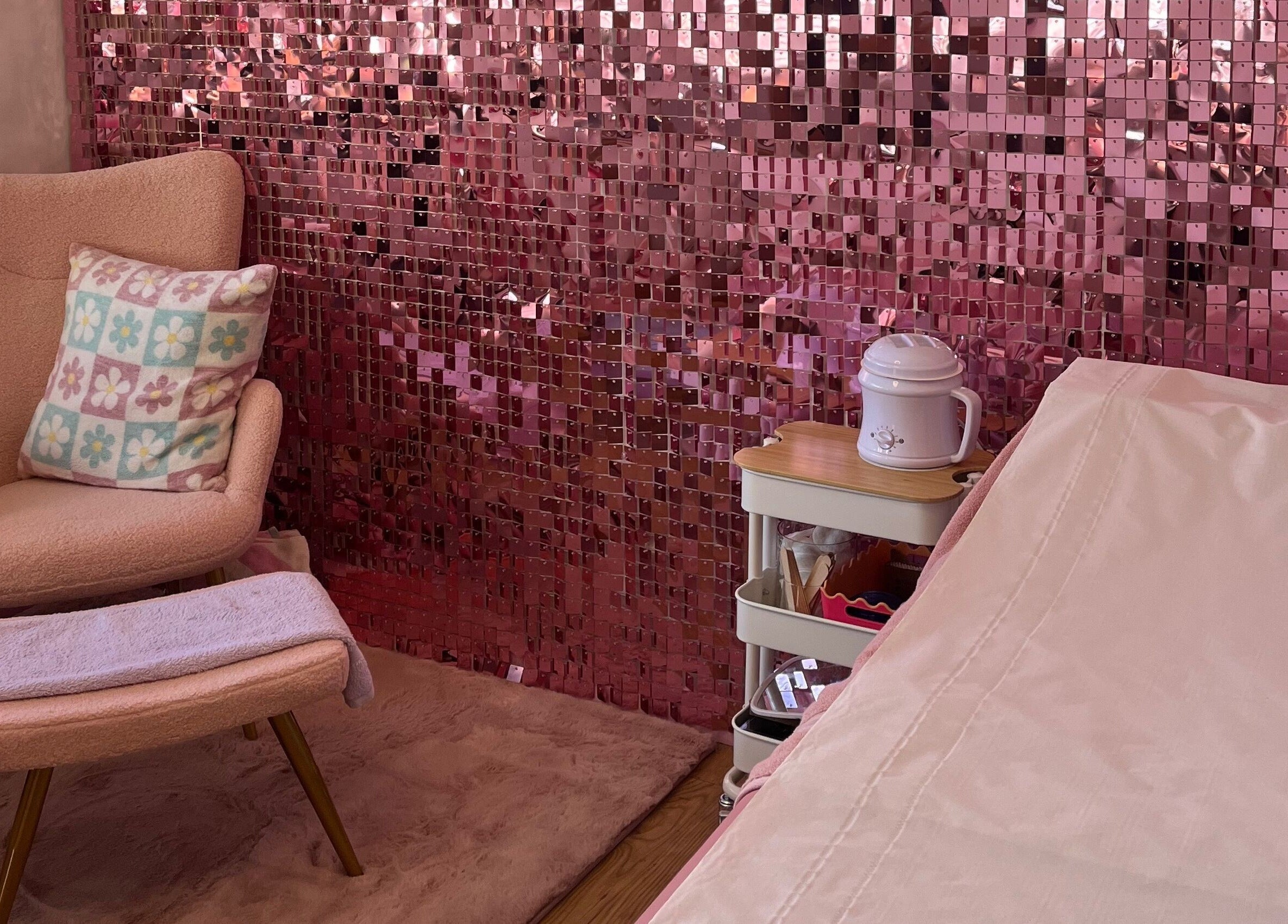 Relaxing pink chair and decor at Sugar Tips, Fareham, England, GB wellness venue.