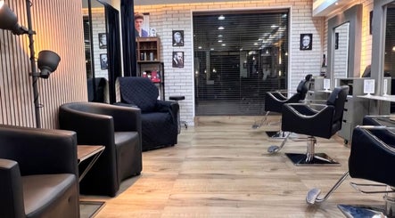 Version Francaise - Barbershop Gents Salon – kuva 3