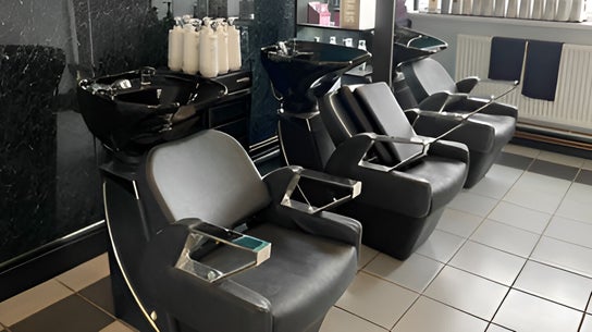 Luxurious wash stations at La’torias at Kidwelly, a beauty salon in Kidwelly, Wales, GB.