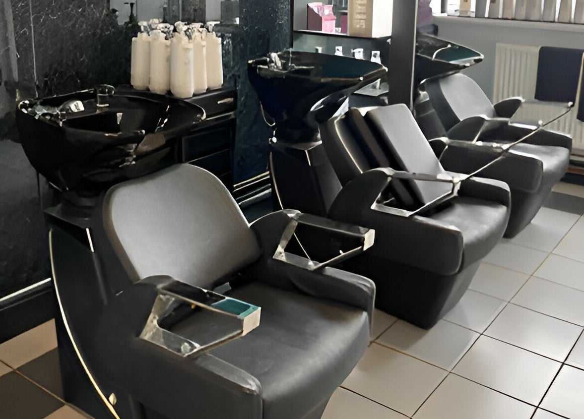 Luxury salon chairs at La’torias at Kidwelly in Kidwelly, Wales, GB providing premium beauty services.