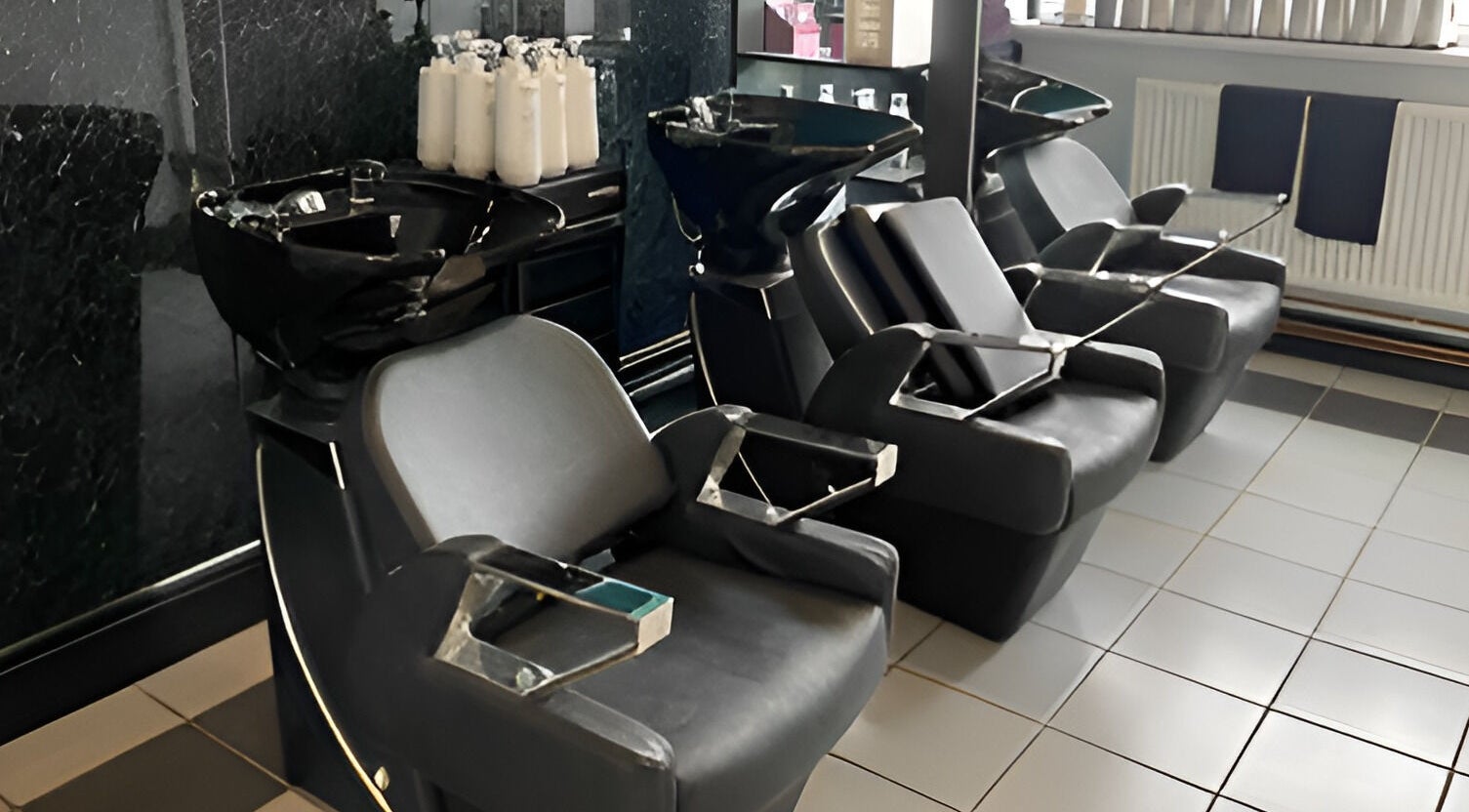 Luxury salon chairs at La’torias at Kidwelly in Kidwelly, Wales, GB providing premium beauty services.