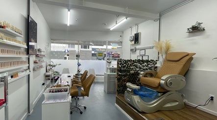 Nail corner studio