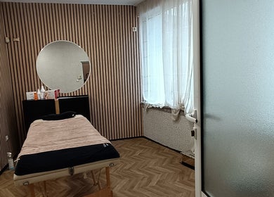 Relaxing treatment room at Sakura Salon and Wellness in Plovdiv, Plovdiv, BG, featuring elegant decor.