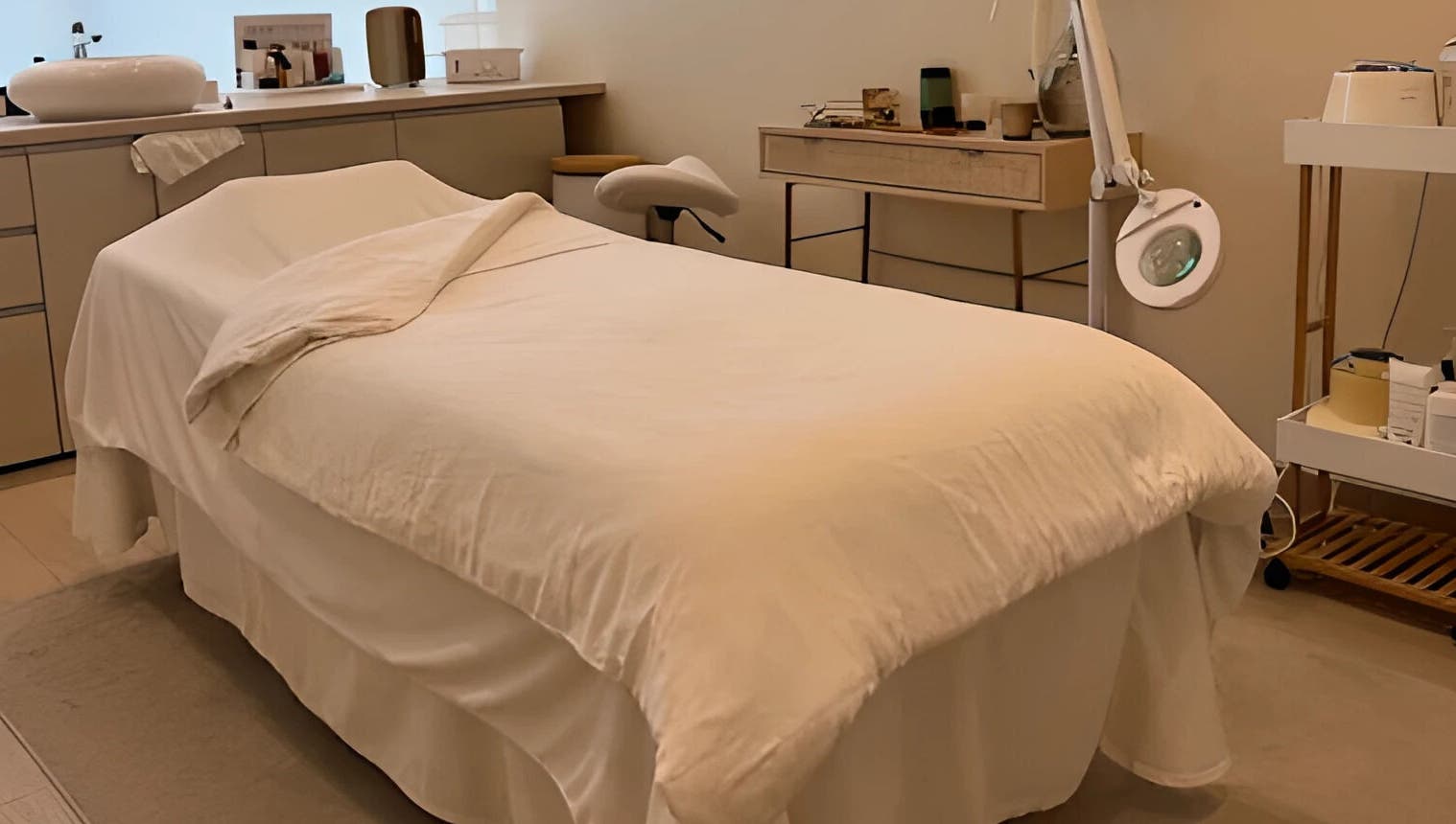 Salle de soins paisible chez Alice Gauthier Facialiste, Conflans-sainte-honorine, Île-de-france, FR.