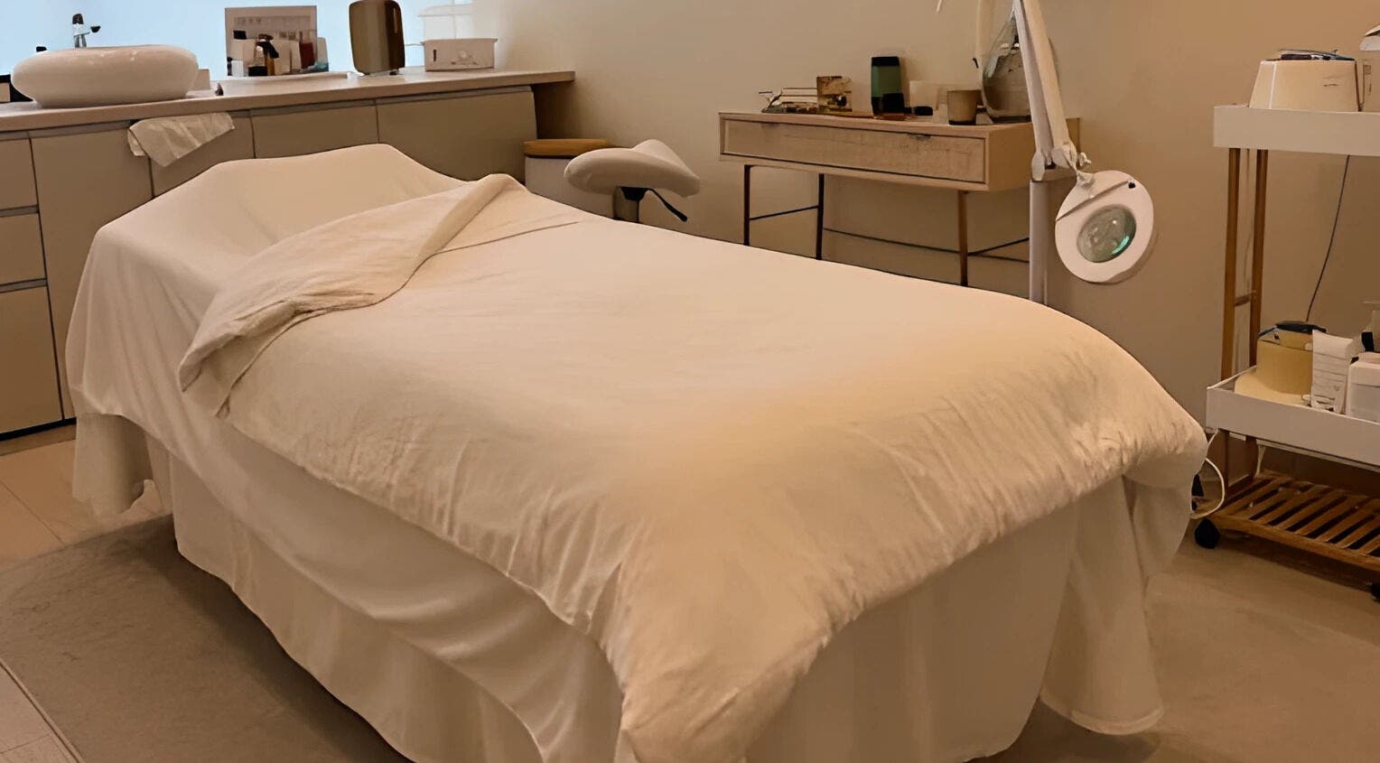 Salle de soins paisible chez Alice Gauthier Facialiste, Conflans-sainte-honorine, Île-de-france, FR.